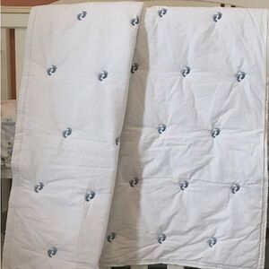 Vera Elephant Cotton Baby/Toddler White and Blue feet pattern Quilt